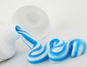 Cách Tẩy Vết Mực Bút Bi Lâu Ngày