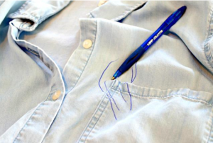 Cách Tẩy Vết Mực Bút Bi Lâu Ngày